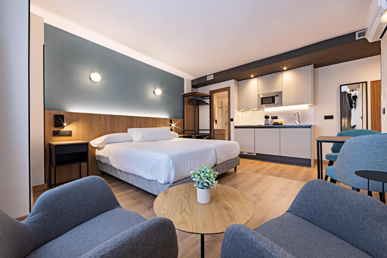 Colon 27 Aparthotel Palencia Exterior photo